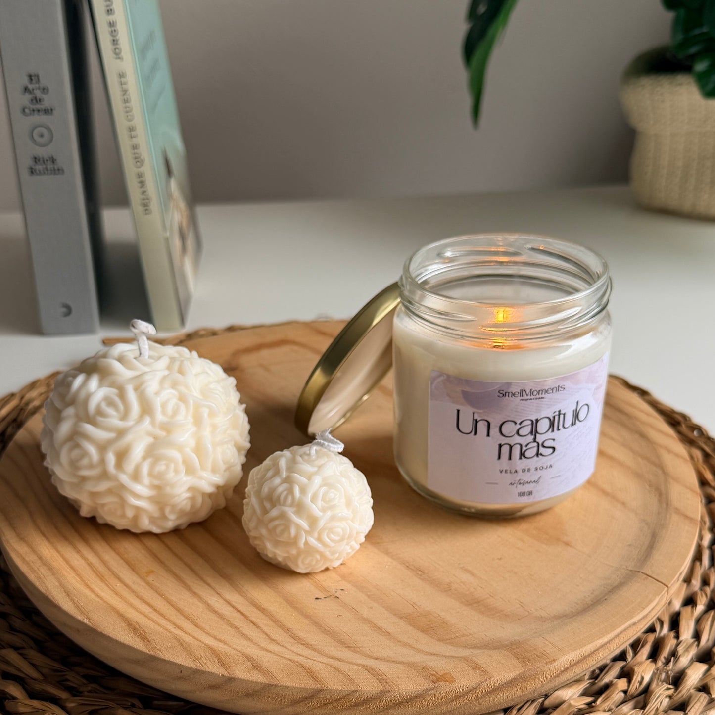 Un Capitulo Más | Pack Vela Aromática + Set Velas Decorativas