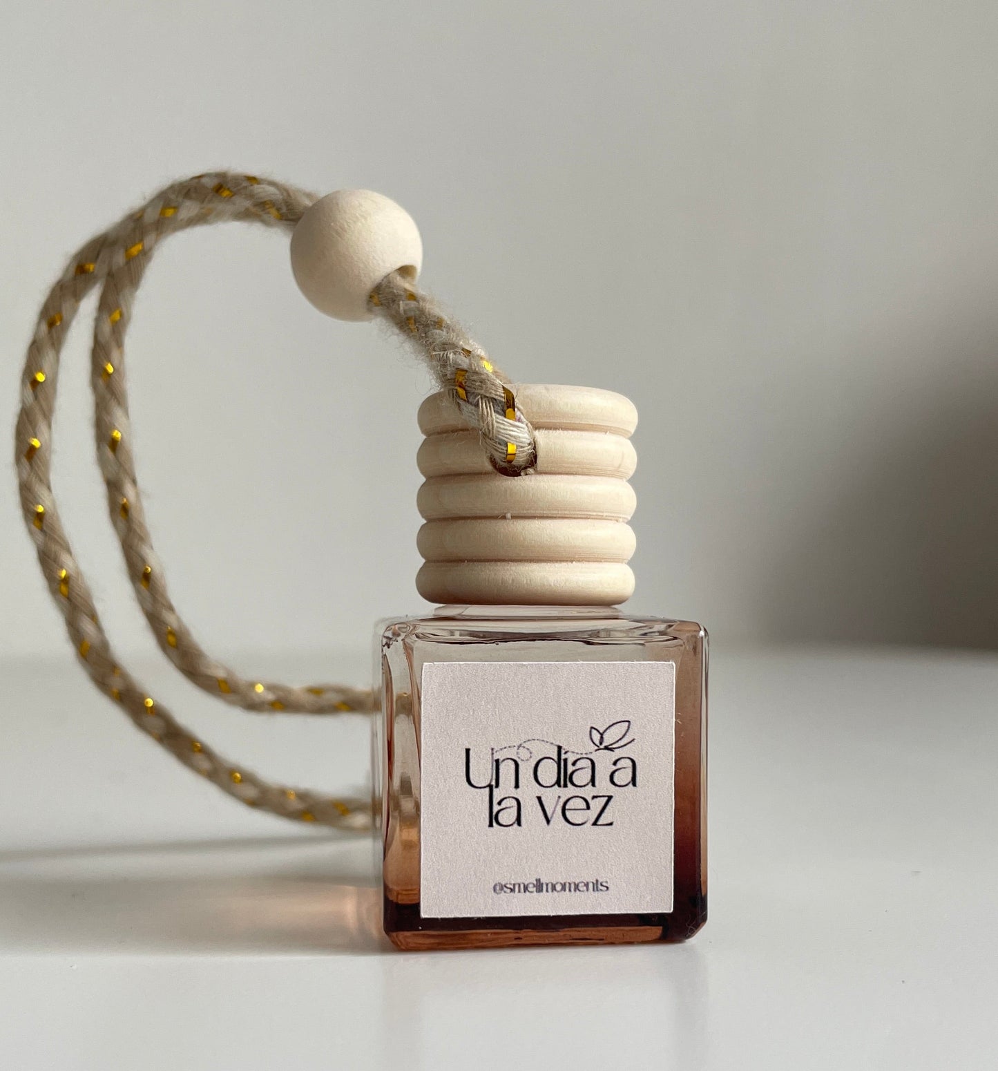 Ambientador para coche artesanal · Aroma Un día a la vez | Smellmoments