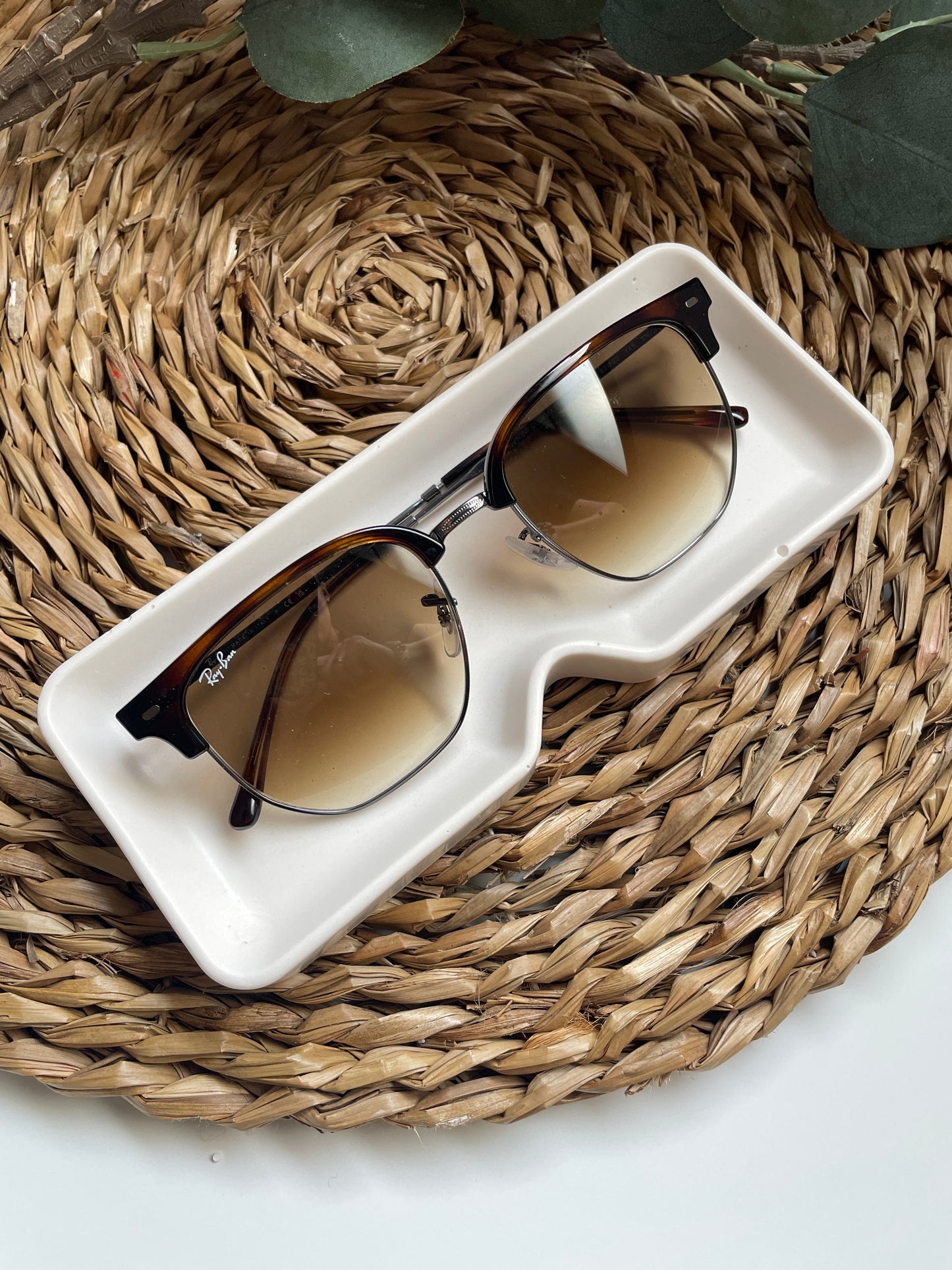 Bandeja para gafas – diseño original hecho a mano en resina ecológica