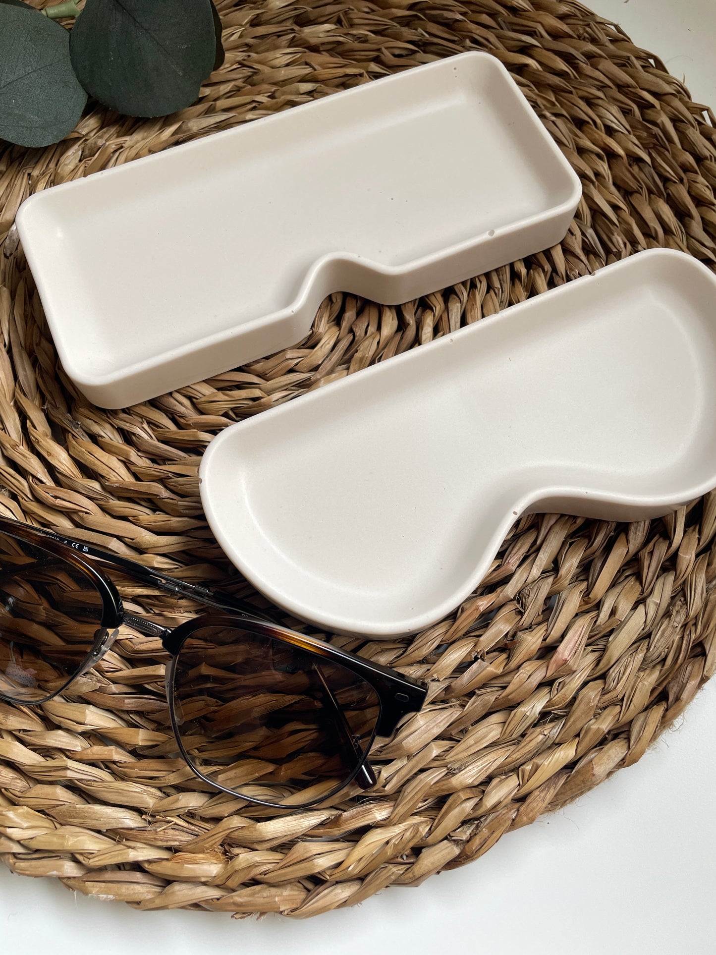 Bandeja para gafas – diseño original hecho a mano en resina ecológica