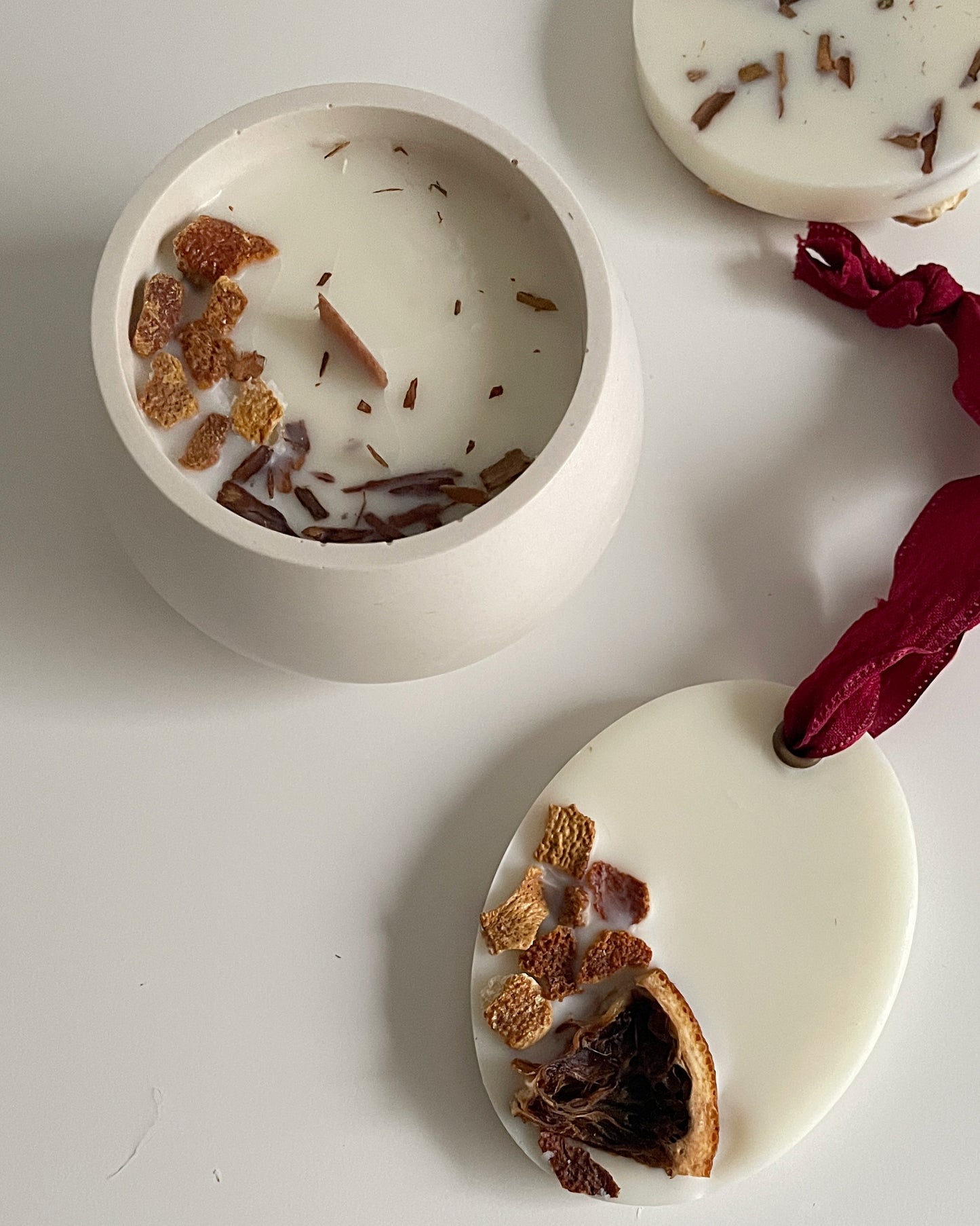 Caja Regalo “Aromas de Navidad” – Vela en resina ecológica + Ambientadores artesanales