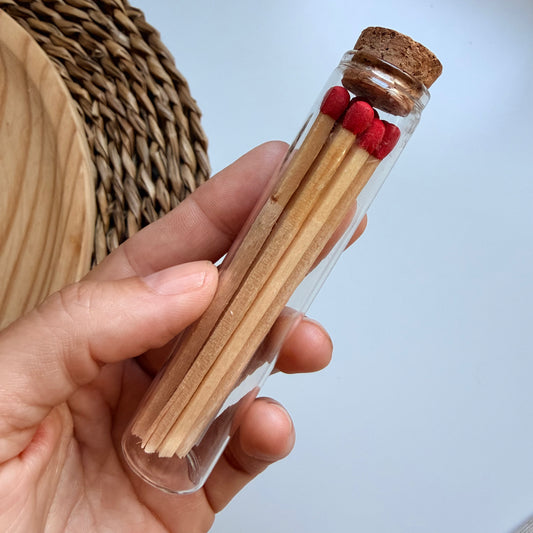 Cerillas para velas · Bote de vidrio y corcho